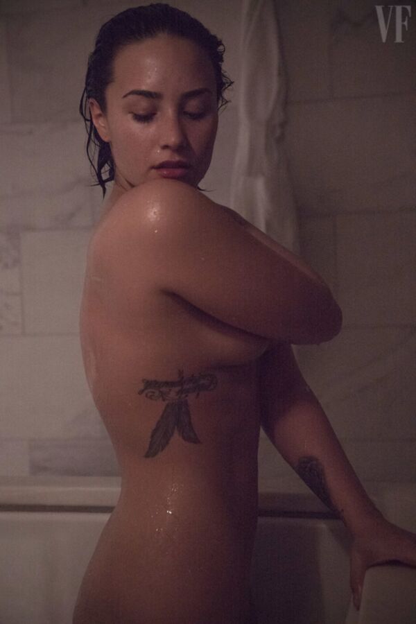 Vanity fair demi lovato nude full size