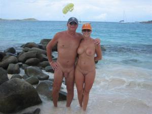 Mature nude couple at the beach 800X600 jpeg