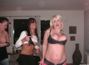 Drunk girl flashing tits at party 960X704 jpeg