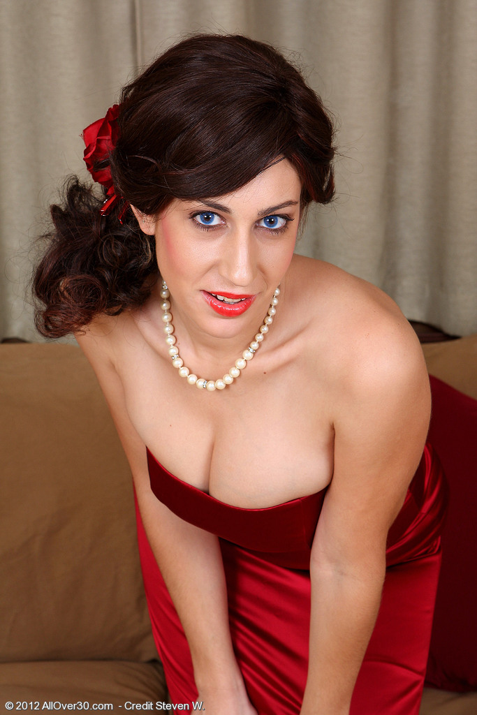 Sultry mature women full size