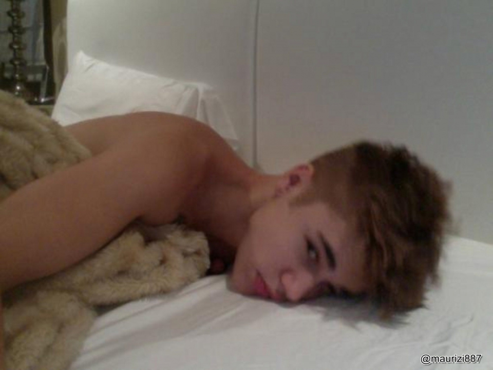Justin bieber having gay sex in bed full size