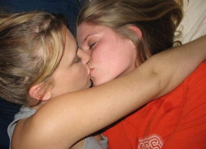 Lesbian drunk party girls kissing 900X653 jpeg