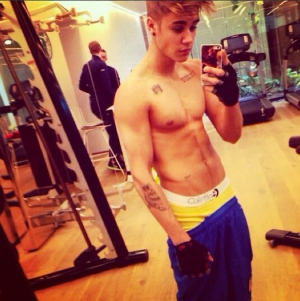 Justin bieber shirtless selfie 607X611 jpeg