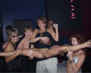 Upskirt girl at party 910X728 jpeg