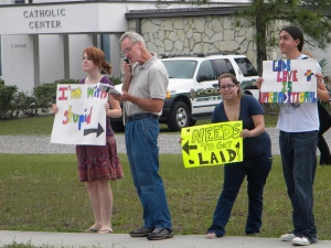 Funny protest signs westboro baptist 621X466 jpeg