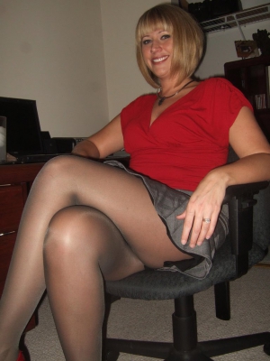 Mature crossed legs nylons 768X1024 jpeg