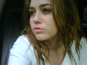 Miley cyrus twitter 960X720 jpeg