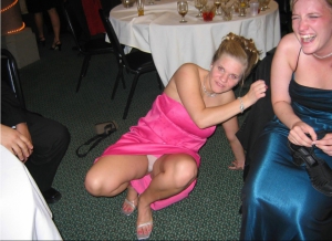Bridesmaid upskirt no panties 960X699 jpeg