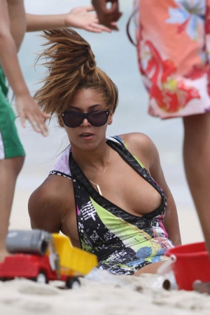 Beyonce nipple slip wardrobe malfunction 750X1124 jpeg