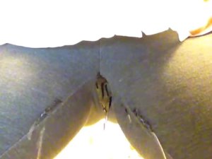 Peeing through yoga pants 640X480 jpeg