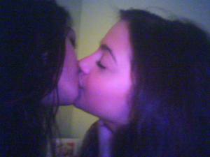 Vanessa hudgens kissing alexa nikolas 960X720 jpeg