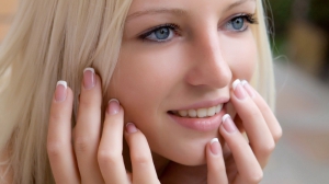 Beautiful blonde girl faces 960X540 jpeg