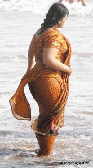 Desi indian aunty public 422X756 jpeg