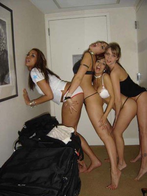 Hot college girls bedroom pics 600X800 jpeg