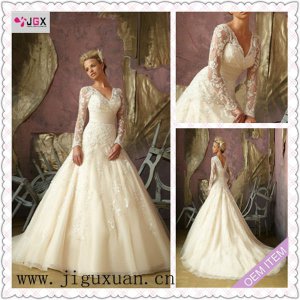 Vintage long sleeve lace wedding dress 600X600 jpeg