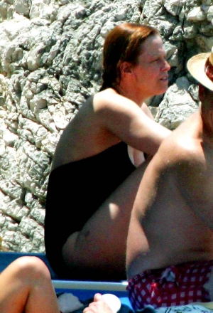 Sigourney weaver butt 957X1404 jpeg