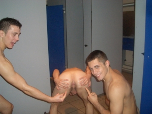 Locker naked room boys 960X720 jpeg
