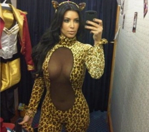 Kim kardashian halloween costumes 900X800 jpeg