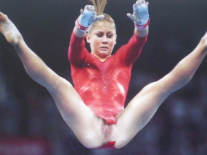 Gymnast accidental nudity pussy 800X600 jpeg