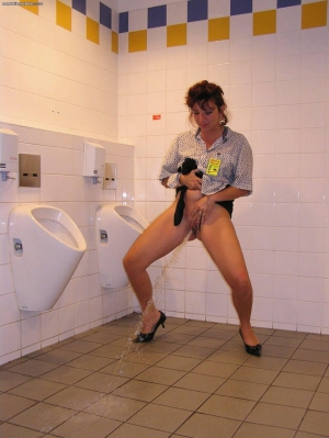 Girls peeing standing up on boys 640X853 jpeg