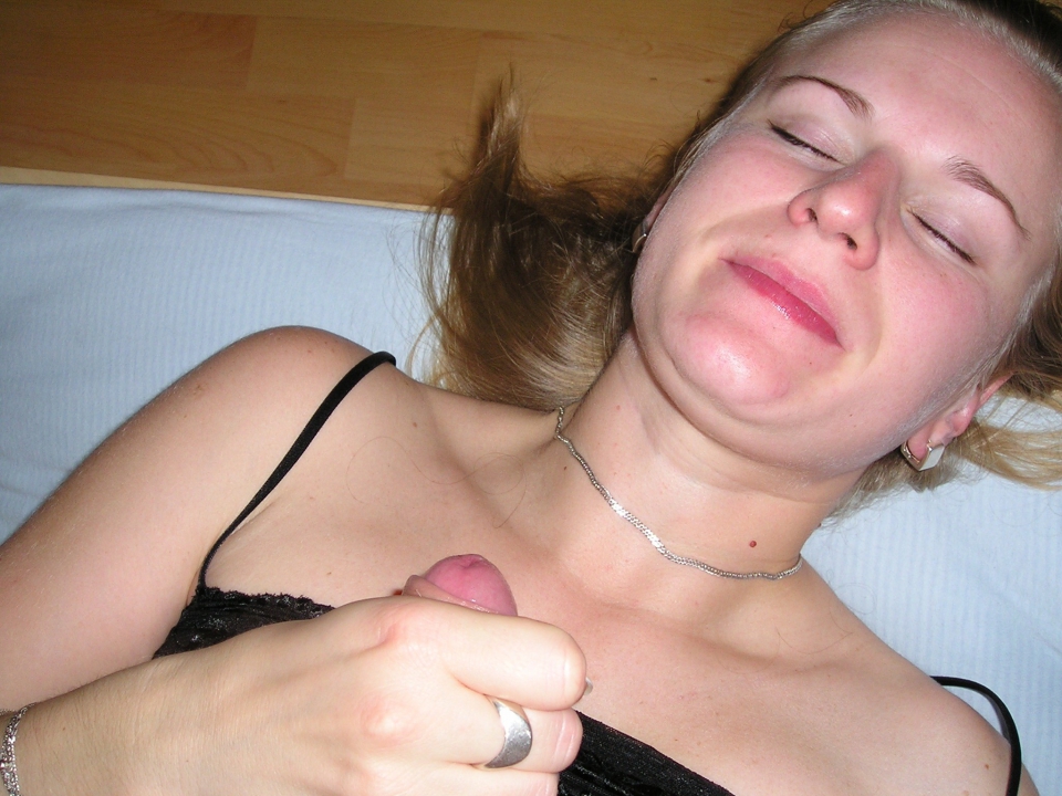 Amateur milf wife masturbating full size
