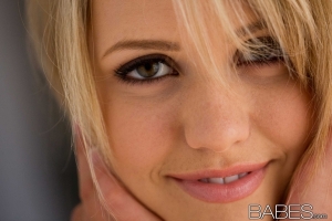 Mia malkova pornstar 600X400 jpeg