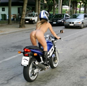 Naked girls riding motorcycles 600X592 jpeg