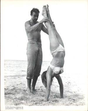 Sean connery and ursula andress 811X1024 jpeg