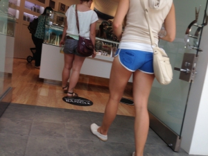 Candid teen asses at mall 960X720 jpeg