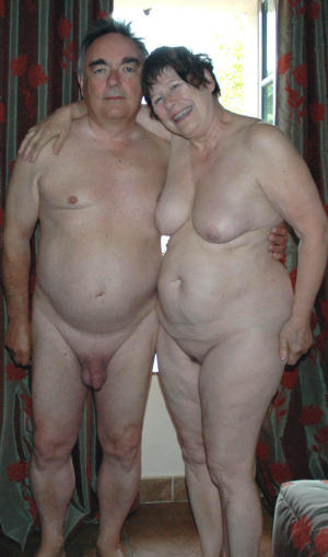 Exhibitionist mature couple playing in bed 736X1251 jpeg