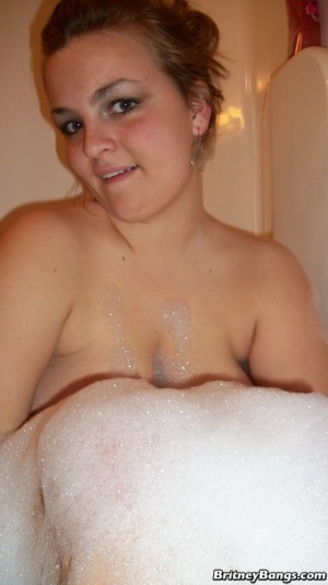 11 your old girls taking bath 560X1000 jpeg
