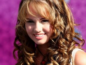 Debby ryan curly hairstyles 960X720 jpeg