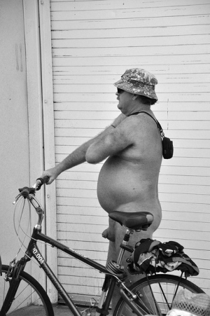Naked fat guy on bike 425X640 jpeg