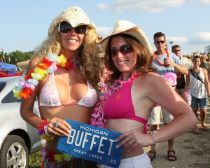 Jimmy buffett concert bikini 640X513 jpeg