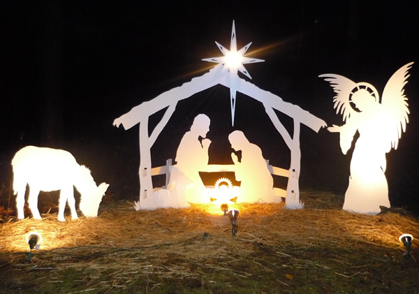 Outdoor nativity scene full size