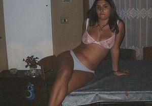 Real amateur wife posing lingerie 900X624 jpeg