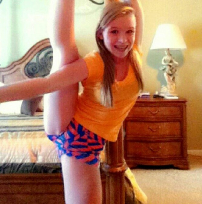 Teen cheerleader heel stretch full size