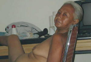 Amateur asian granny 960X662 jpeg
