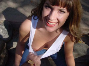 Milf amateur downblouse nipple 960X719 jpeg