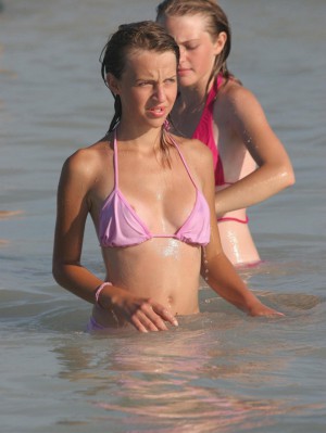 Young little girls bikinis oops 960X1277 jpeg