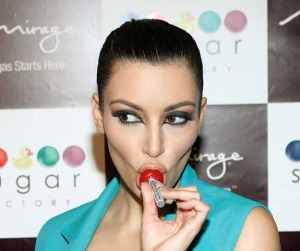 Kim kardashian sucking 625X523 jpeg