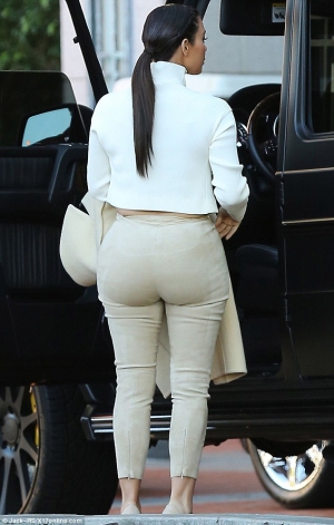 Kim kardashian ass 634X996 jpeg
