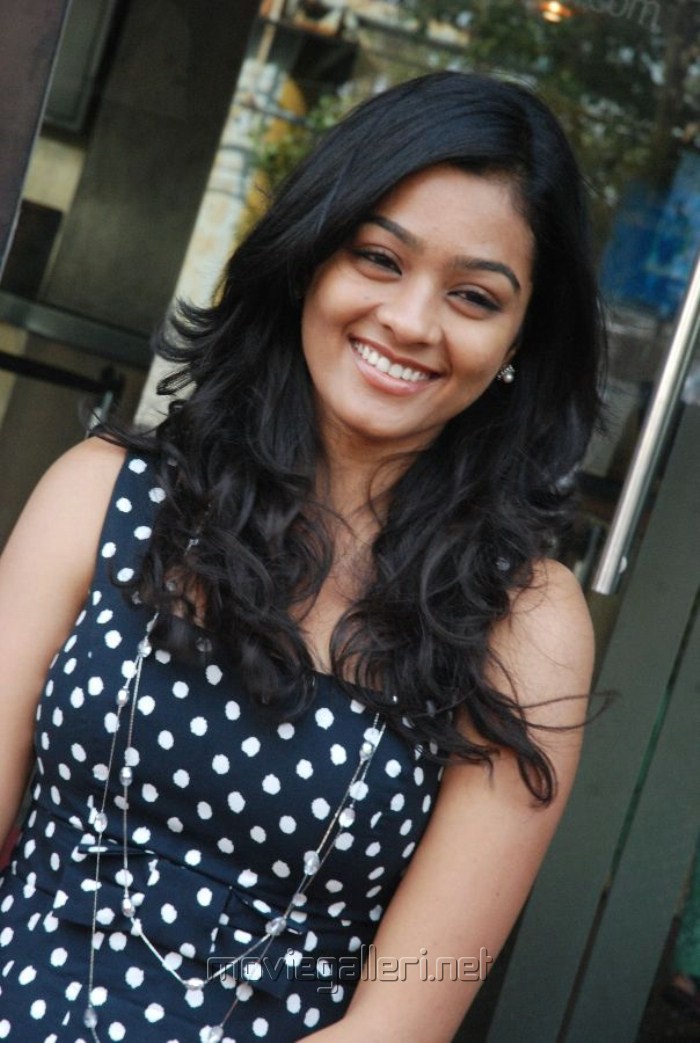 Tamil serial actress gayathri hot full size