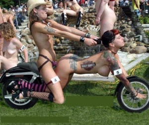 Naked women on harley davidson motorcycles 570X480 jpeg