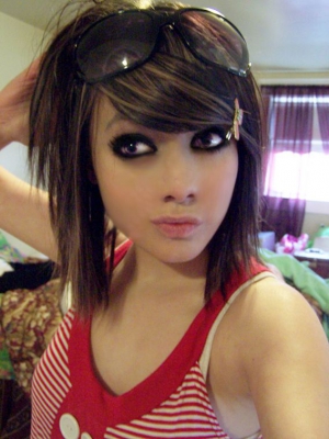 Cute emo girl hairstyles for medium hair 568X758 jpeg