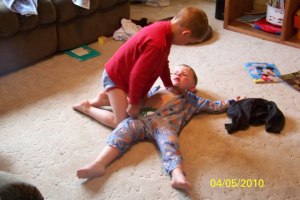 Little boy pees pants 960X640 jpeg