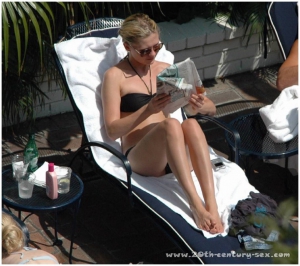 Kirsten dunst feet 910X809 jpeg