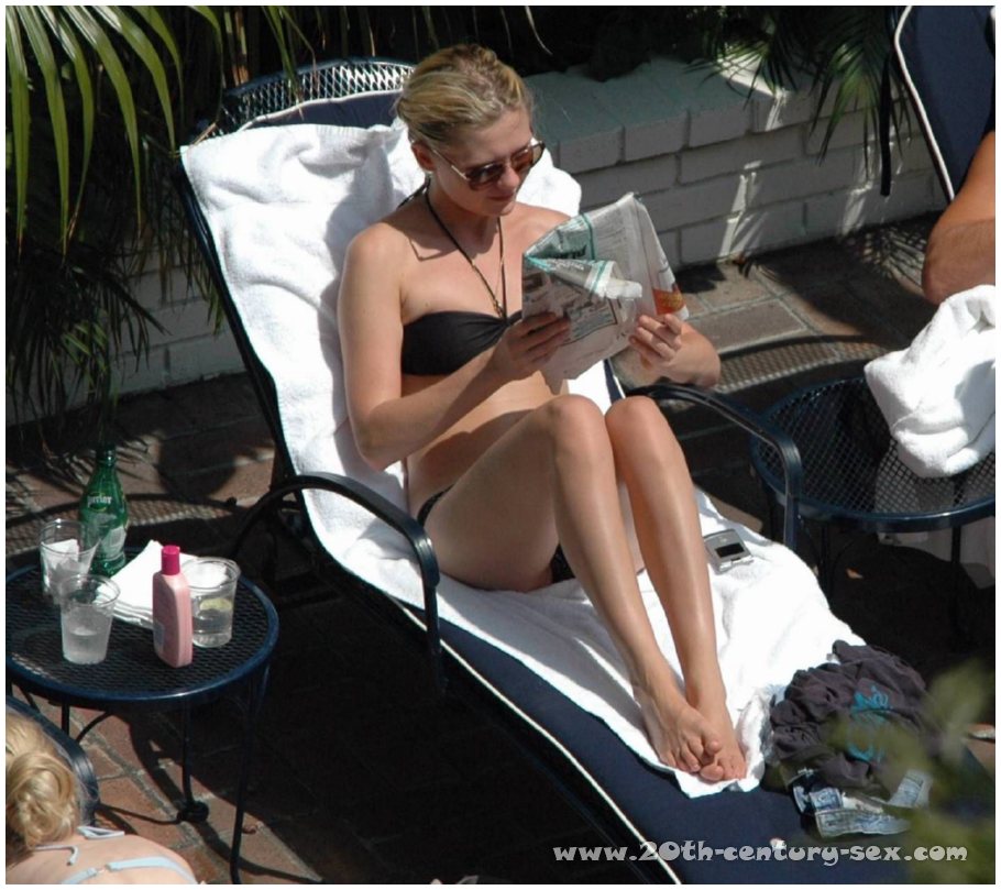 Kirsten dunst feet full size