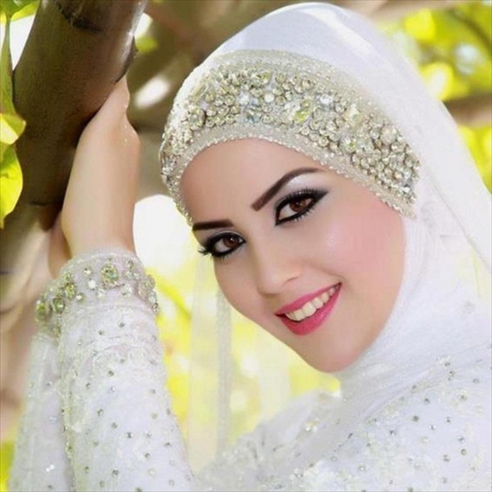 Beautiful muslim girl hijab full size