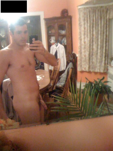 Straight naked guy selfie full size